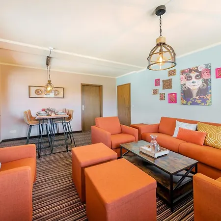 The Mex - El Sombrero 招待所